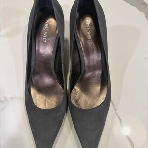Nine West Women's Beautiful Suede Charcoal Pumps